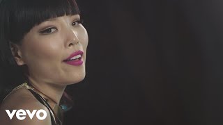 Dami Im - There&#39;s a Kind of Hush (All Over the World)