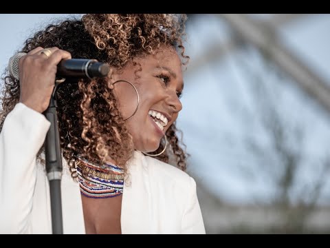 MAX AND FRIENDS feat. the incredible Nathalie Dorra with "Soul Deluxe"