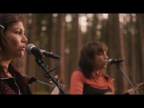 Tom Joseph feat. Mad About Lemon - Trouble in Mind (live in the woods)