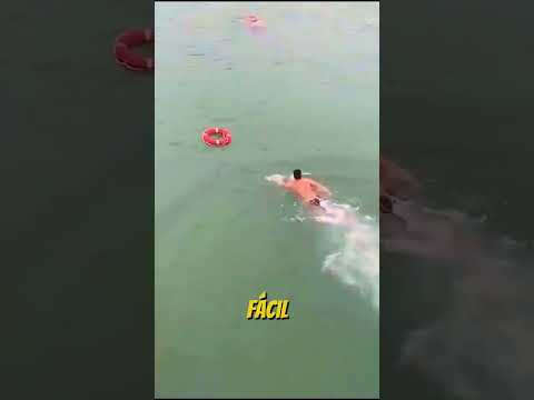 Saltó desde un puente de más de 10 metros para intentar rescatar a un hombre