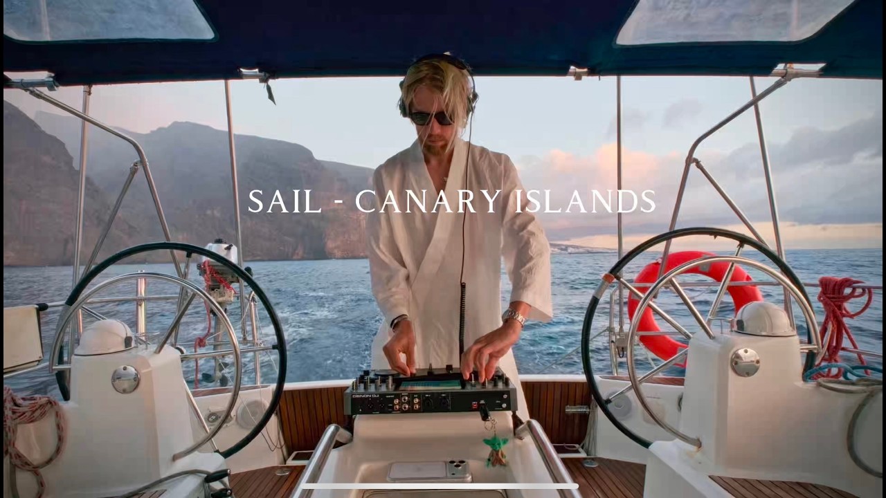 Антон играет канарский сет SAIL на яхте
