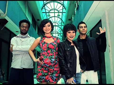 download lagu mp3 mp4 Sephia Tangga, download lagu Sephia Tangga gratis, unduh video klip Download Sephia Tangga Mp3 dan Mp4 Music Online Gratis