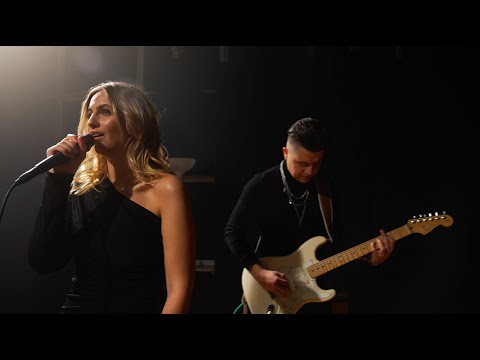 Magda Bereda - jest mi do twarzy we własnej osobie (Official Video)