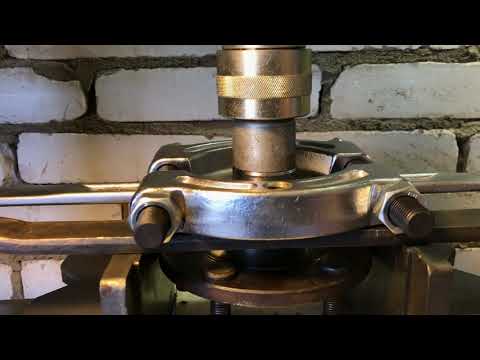 Демонтаж внутренних колец подшипника передней ступицы Mazda 6 GH.