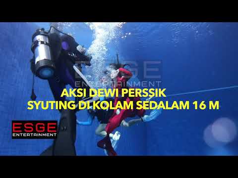 BUKTI DEWI PERSSIK SYUTING DI KOLAM SEDALAM 16 METER