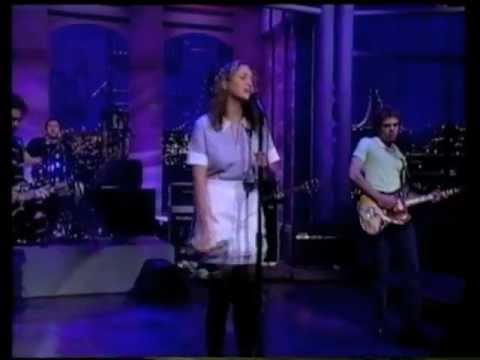 Joan Osbourne - St Teresa - Letterman 05-15-96