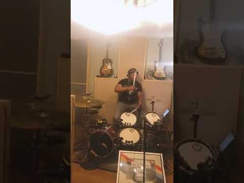 Daru Jones play over classic Biggie x Dilla ft. Busta [WARNING: Very Strong Language]