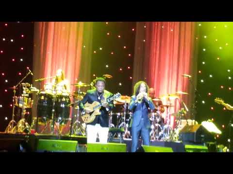 Kenny G & George Benson live jam at Mohegan Sun 8 / 24 / 17 Uncasville Connecticut live