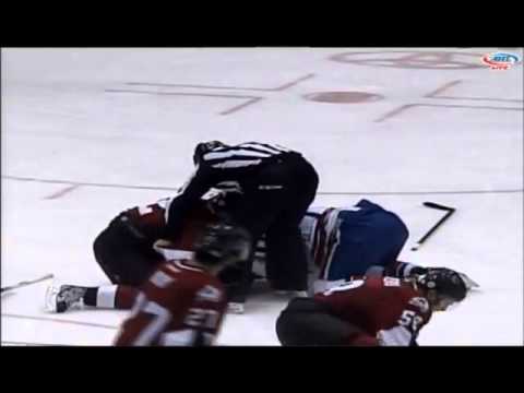 Hockeyfighters.cz  Marcus Foligno vs Thomas Pock.wmv