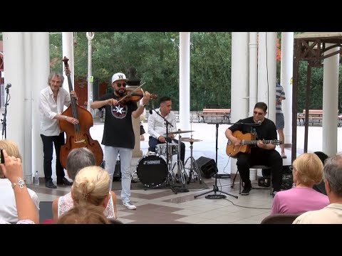 A Budapest Gipsy Swing zenekar koncertje Hévízen