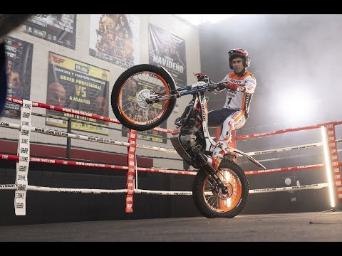 Toni Bou y Gabriel Marcelli presentan su Montesa oficial y estructura 2023