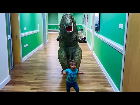 Funniest Halloween Scares 🎃 Best Kid Reactions