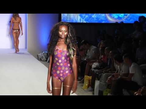Miami Fashion Blog: Mercedes-Benz Fashion Swim at the Lisa Blue show