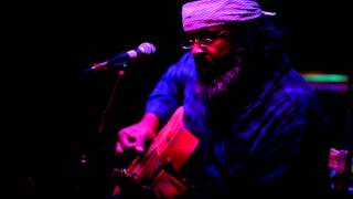 Alvin Youngblood Hart ~ Blues Musician playing in New Orleans