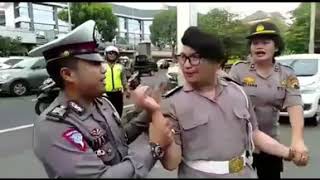 Download lagu Banci lucu panggil nama agus mp3