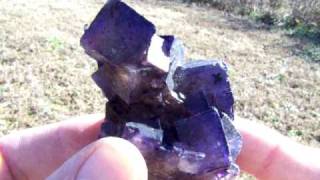 preview picture of video 'Large Fluorite Floater Cluster / Denton Mine'