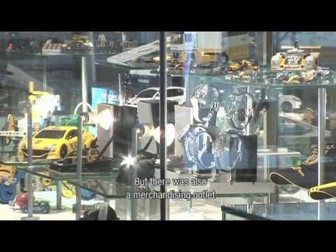 100 years of Renault on the Champs Elysées // Un siècle de Renault sur les Champs-Elysées