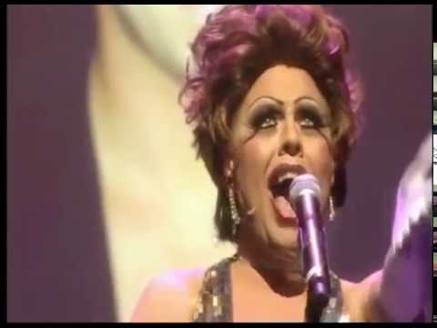 La Voix takes on Shirley Bassey