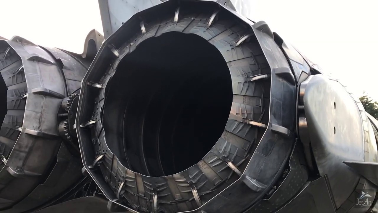 Tornado RB199 Nozzle and Thrust Reverser in Action