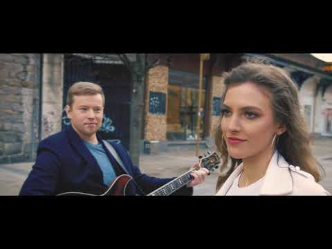 Ansambel Naveza - ZAME VEDNO BOŠ LEPA (official video)