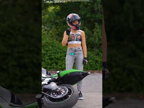 The Smart Way to Lift a Fallen Sports Bike (@sarahlezito)