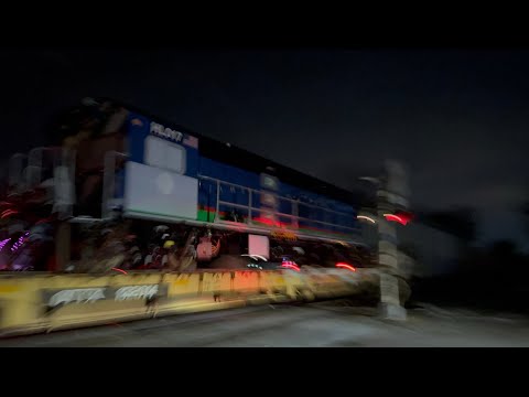 NS 3609 leads NS 10K through Manville NJ with MTA HL017 Hybrid battery unit on a flatbed 11/29/2025