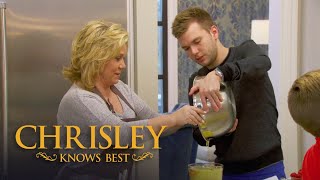 Season 6, Episode 11: Julie Chrisley Flips Out Over Too Many Cooks | Chrisley Knows Best