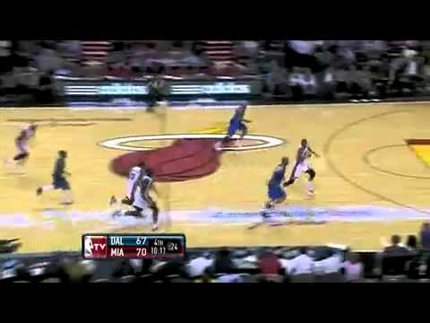 Shawn Marion Finishes the Fastbreak Against the Heat With a One-Handed Dunk (December 20, 2010)