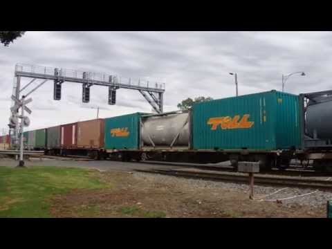 Junee Trains 9312 & 9305 Pacific National 10 1 2015