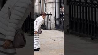 Download lagu 'Polite Moments: Embracing Japanese Etiquette with the King's Guard 🇯🇵👮♂️🐴✨' #Shorts mp3 Download lagu 'Polite Moments: Embracing Japanese Etiquette with the King's Guard 🇯🇵👮♂️🐴✨' #Shorts mp3