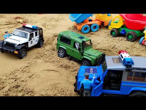 Horse Thieves and Police car jeep, police quad bike, police chase with Bruder toy, 3 Storys in 1