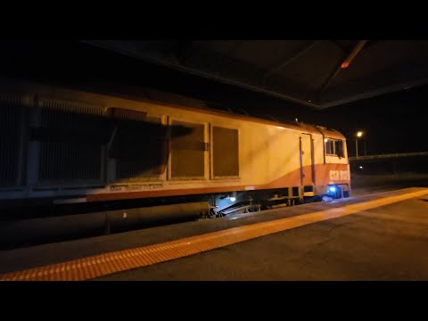 6AM9 SCT up "Dark Ghost #2" (5 locos, 66P), Penfield to Laverton, 2150, 12/12/25, Horsham VIC 