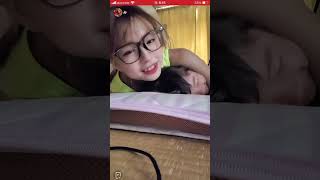 ライブ配信　メガネギャルママ　胸チラ　ブラチラ