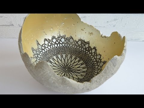 Betonschale mit Spitzen- und Goldverzierung - Beton und Acryl in Kombination