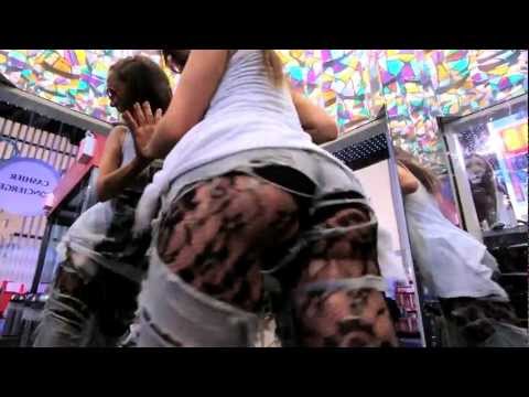 Nova Rockafeller – Tre Pound and Piece of Sh#*t (OFFICIAL VIDEO)