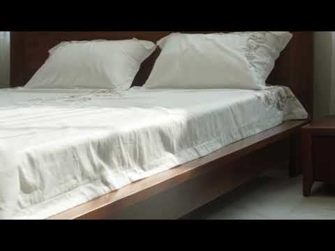 GN012 - Giường ngủ gỗ óc chó bo thành thanh thoát