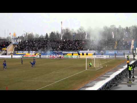 ДИНАМО МИНСК празднуют гол в матче с БАТЭ