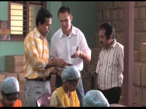 Prdouktion von Palmblattgeschirr