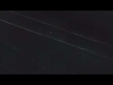 Avião chegando em casa de Trairi CE (Boeing 777-32W(ER))