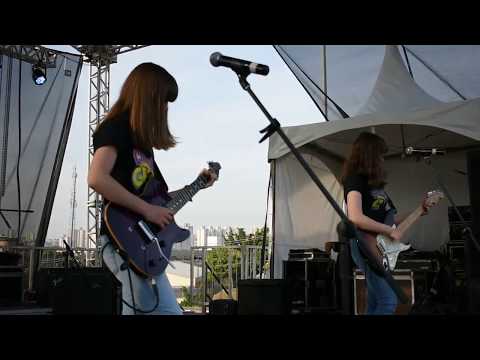 Cracklin'Groove - Walk Don't Run - (J. Smith)