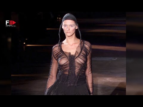 Vintage in Pills ALEXANDER MCQUEEN Fall 2002 - Fashion Channel