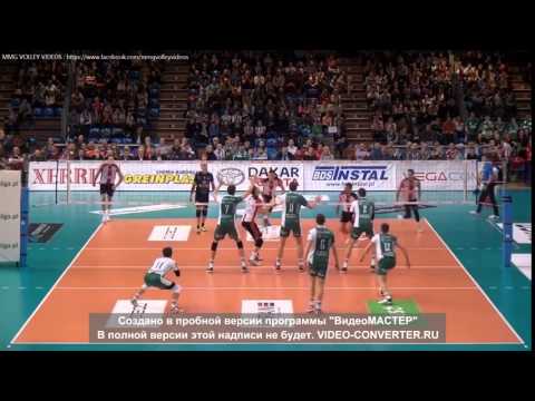 Kurek hits Stoilovic right in the face