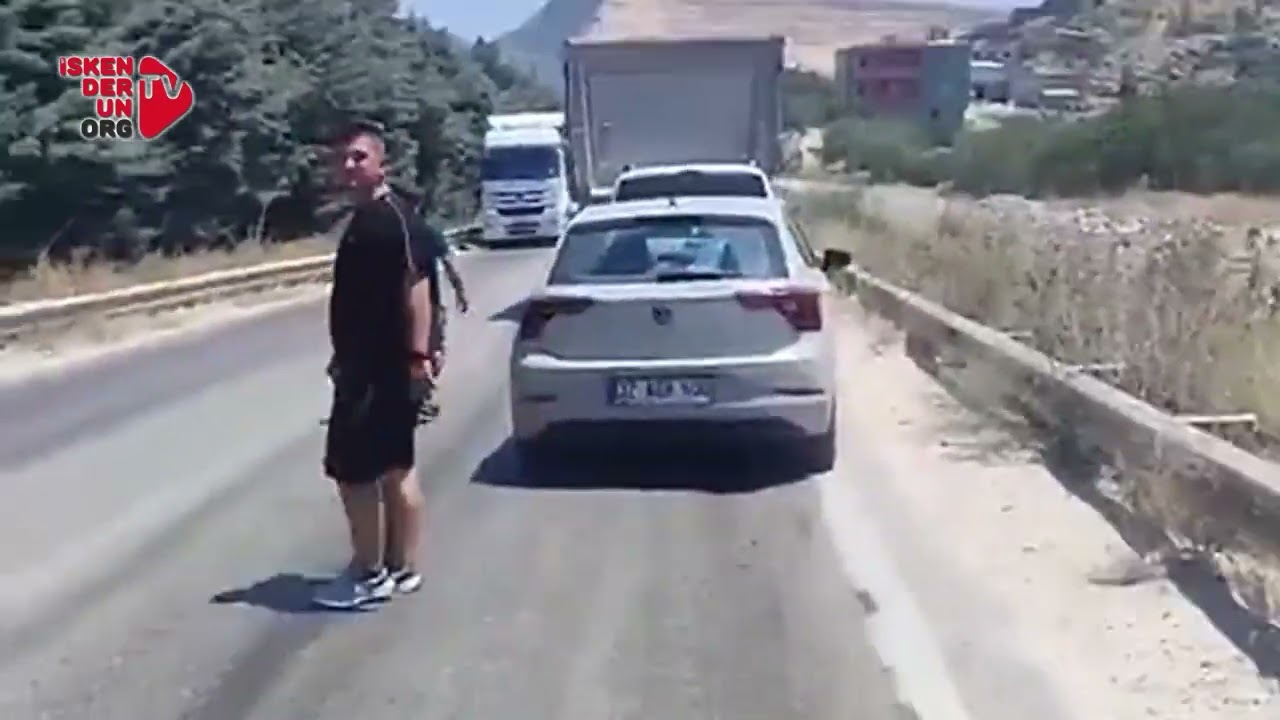 Antakya-Altınözü Yolunda Kamyon Ormanlık Alana Devrildi…