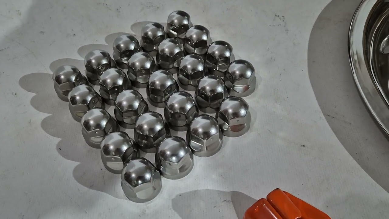 Volkswagen Crafter 2006-2016 рр. Ковпаки з нержавійки Ексклюзив V3 (2 катковий, 4 шт) Video 1