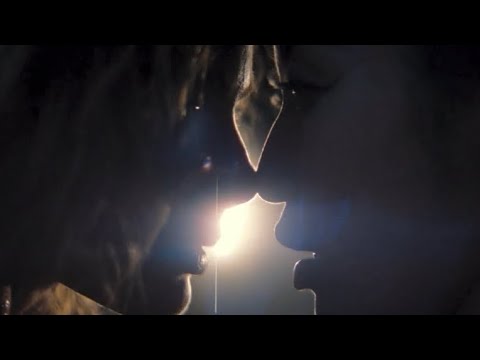 Margot Robbie Second Awkward Lesbian Kiss