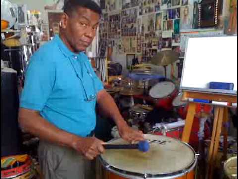 Mestre Tatá - aula de surdo