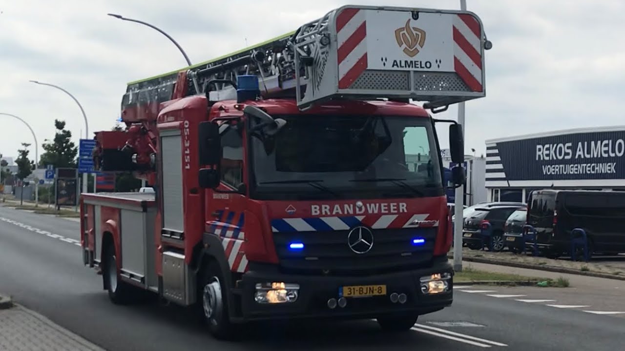 [grote brand] Politie en brandweer met spoed onderweg naar een grote industriebrand in Vroomshoop