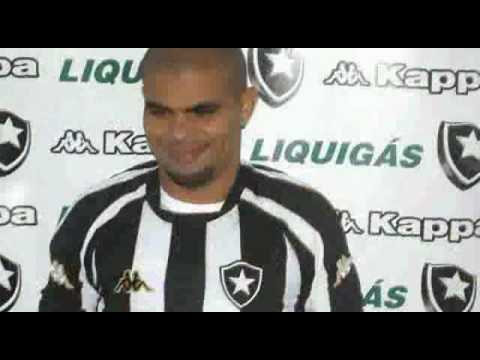 Não marca bem... Não chuta bem... ALESSANDRO! Não cruza bem, mas vai morrer... Tentando!!