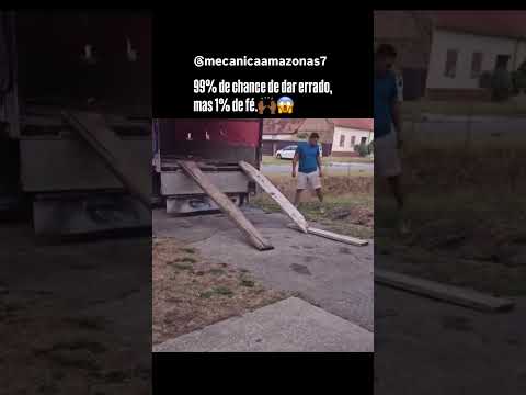 Tentando colocar o carro no caminhão.🚛