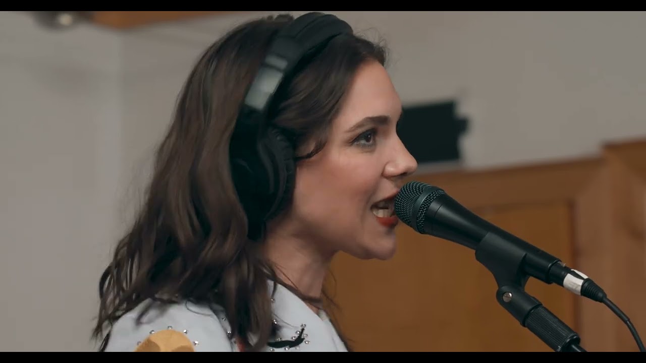 Kayleigh Goldsworthy - Losing My Mind (Live At Studio 4)